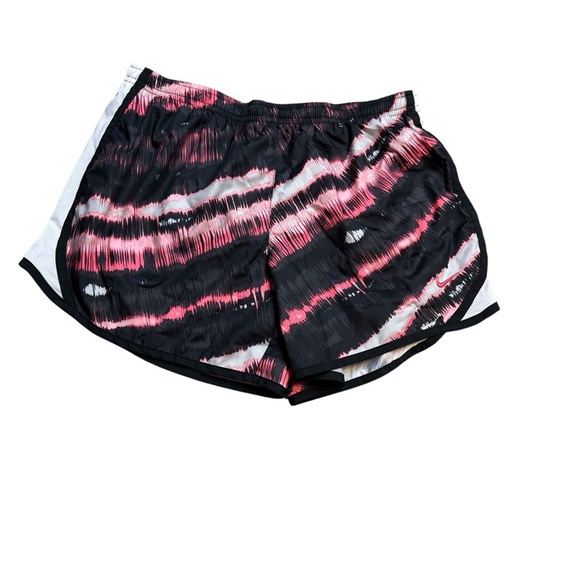 👟 Nike Dri-Fit Girls Black Pink Running Shorts XL 👟 - Picture 1 of 4